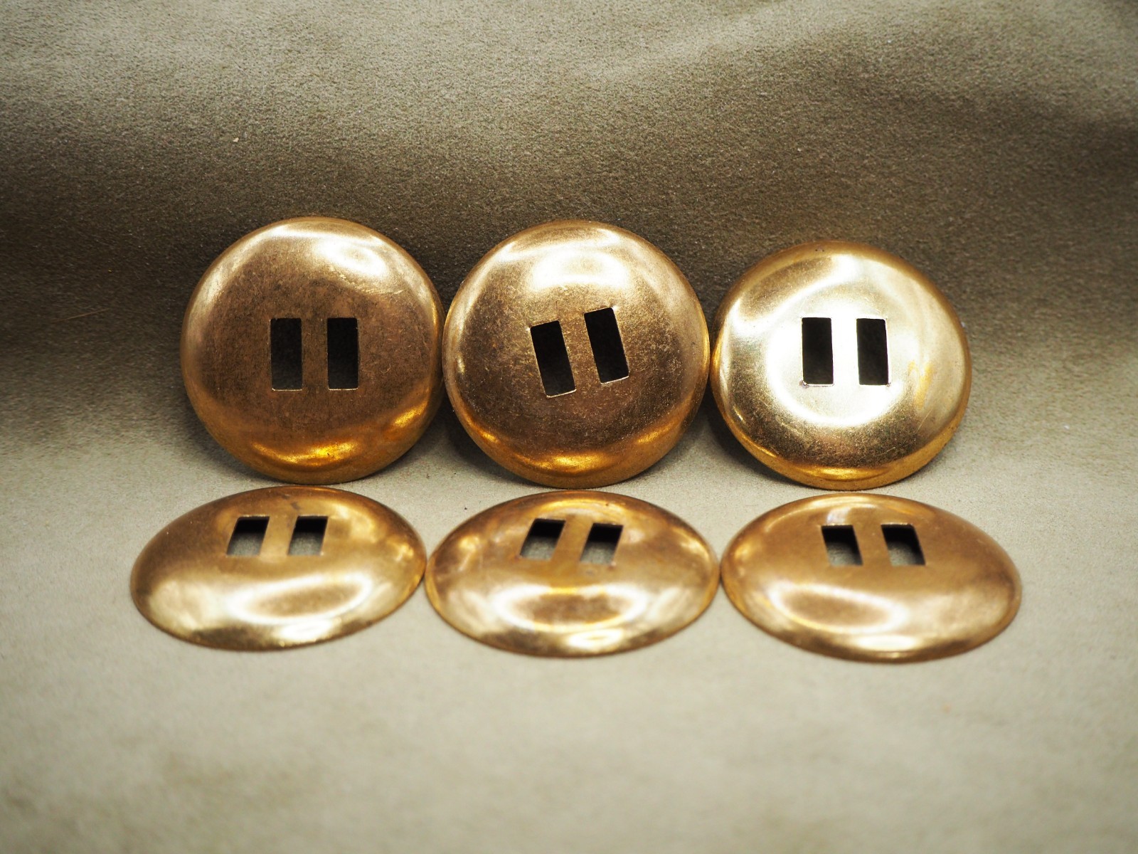 Conchos new vintage stock 1.5 inch brass plated steel saddle Conchos new vintage stock 1.5 inch brass plated steel saddle
