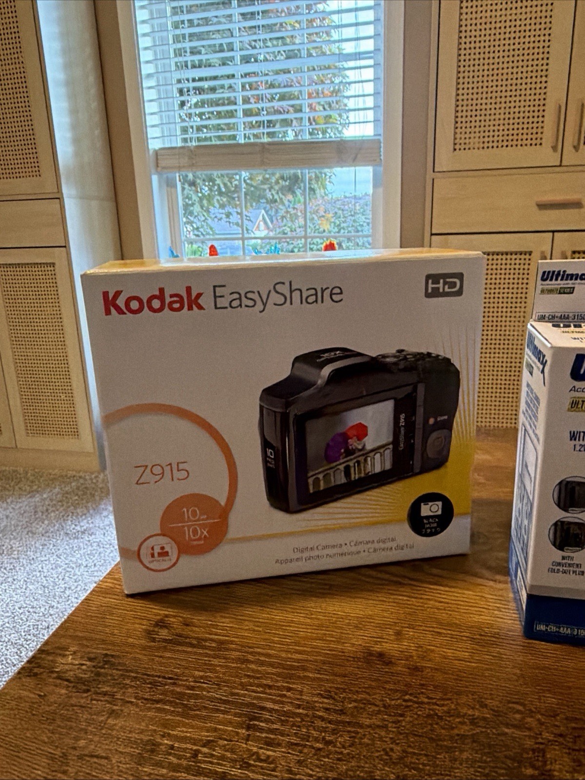 Kodak EasyShare Z915 10.0MP Digital Camera With Instructions 