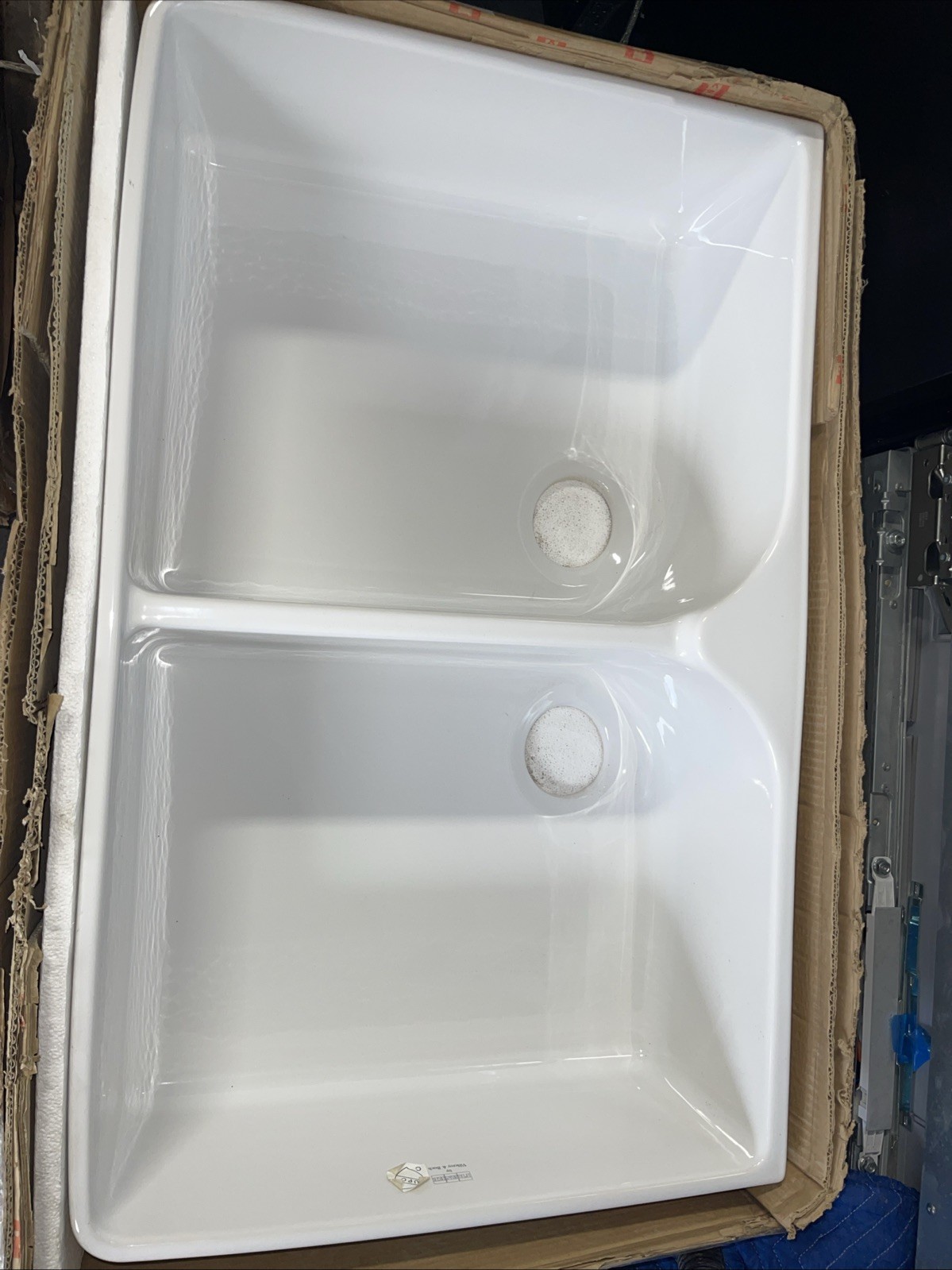 Franke 6323  F0 R1 Villeroy & Boch Manor House Fireclay Double-Basin Sink, WHITE