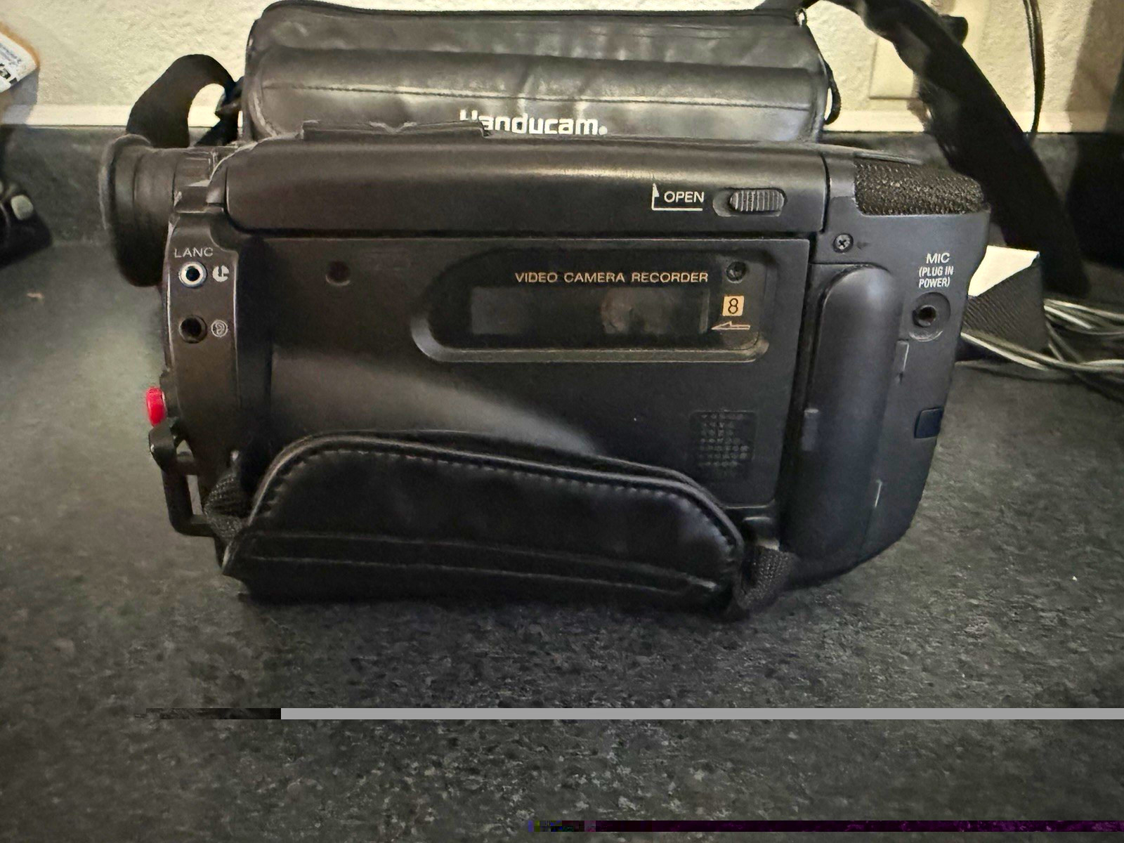 Sony Handycam CCD-TR23 Video8 Camcorder 12x Zoom w/ Case Remote Charger