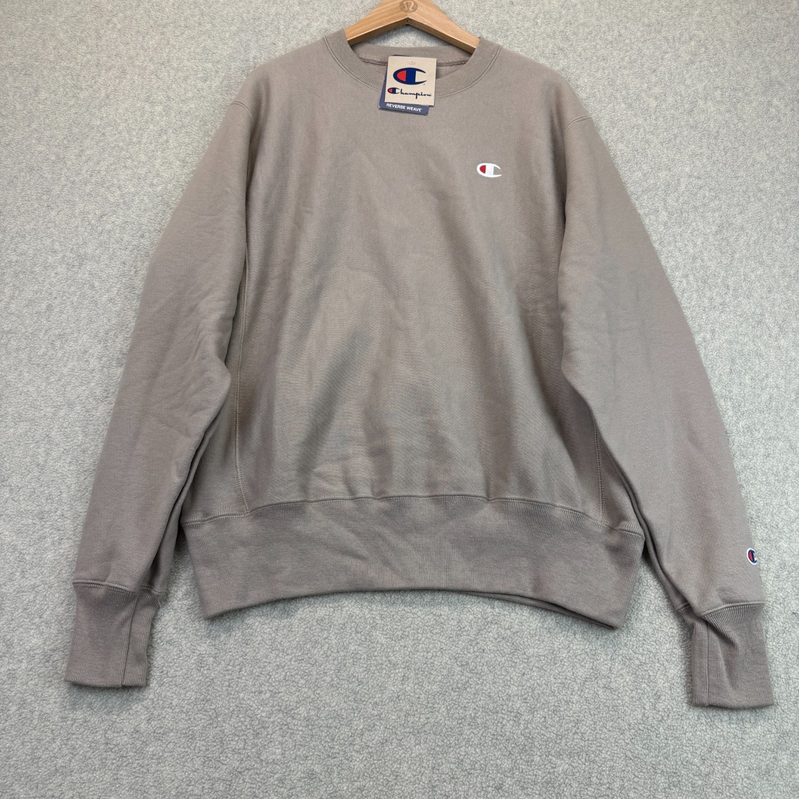 NWT Champion Reverse Weave Mens Sweatshirt Beige Boyfriend Comfy Crewneck M NWT Champion Reverse Weave Mens Sweatshirt Beige Boyfriend Comfy Crewneck M