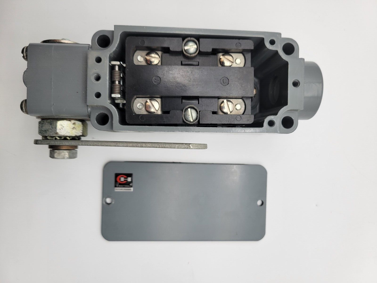 Cutler Hammer	10252H4A Master Pilot Limit Switch 600 VAC Snap Action Threaded