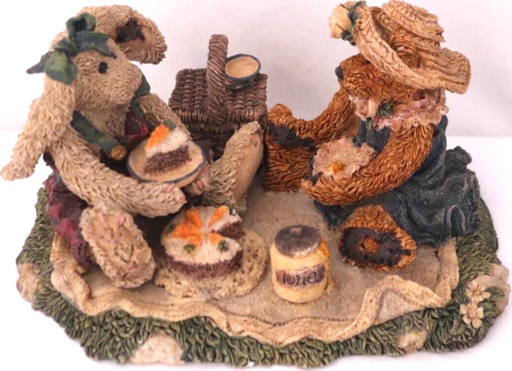 Boyd\'s Bears Bailey & Emily #2018 Forever Friends Picnic honey Figurine 1993