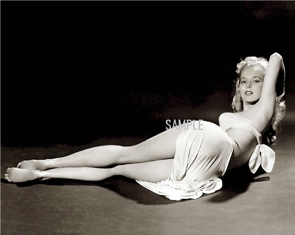 Beautiful,  Leggy BETTY BROSMER  Photo   (160-D )