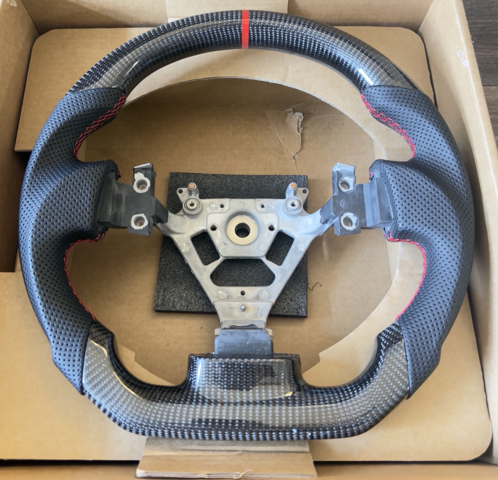 Black Real Carbon Fiber Steering Wheel for Nissan 350Z Fairlady Z 2003-2008 Black Real Carbon Fiber Steering Wheel for Nissan 350Z Fairlady Z 2003-2008