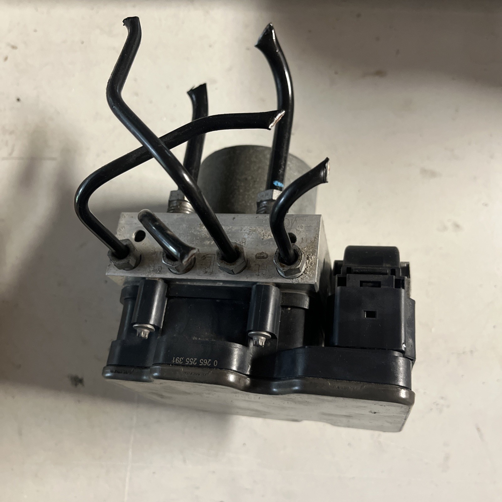 2017-2019 JAGUAR XE ABS PUMP w/o adaptive cruise HK83-14F447-DF OEM 2017-2019 JAGUAR XE ABS PUMP w/o adaptive cruise HK83-14F447-DF OEM