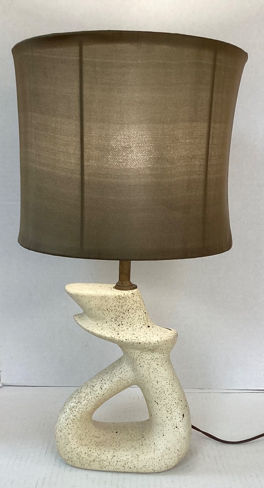 Vintage MCM organcin sculptural ceramic tableblamp- beige with black speckled Vintage MCM organcin sculptural ceramic tableblamp- beige with black speckled