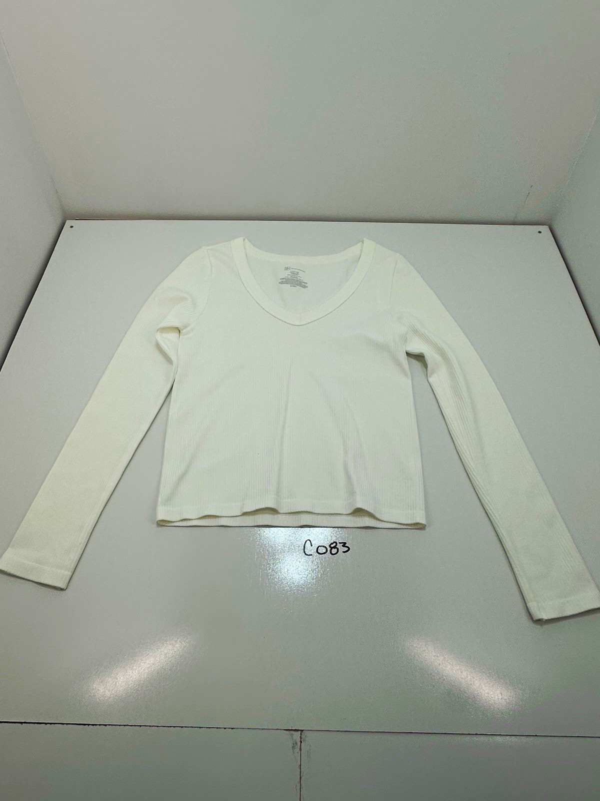 No Boundaries White Ribbed V-Neck Long Sleeve Top L (11-13) Nylon/Spandex No Boundaries White Ribbed V-Neck Long Sleeve Top L (11-13) Nylon/Spandex