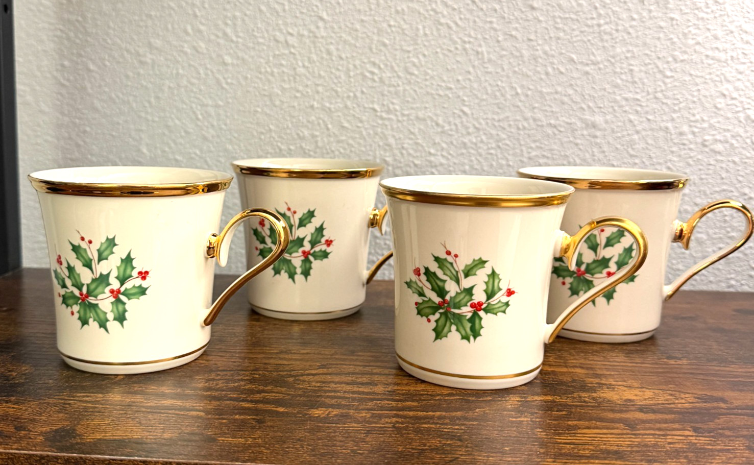 Vtg Lenox Holiday Vintage Christmas Mugs Set of 4 Fine Bone China Made in USA Vtg Lenox Holiday Vintage Christmas Mugs Set of 4 Fine Bone China Made in USA