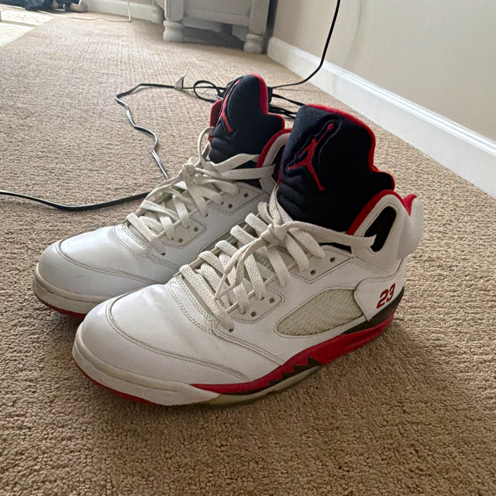 Jordan Air Jordan 5 Men\'s White/Red/Black Retro Athletic Sneaker Jordan Air Jordan 5 Men\'s White/Red/Black Retro Athletic Sneaker