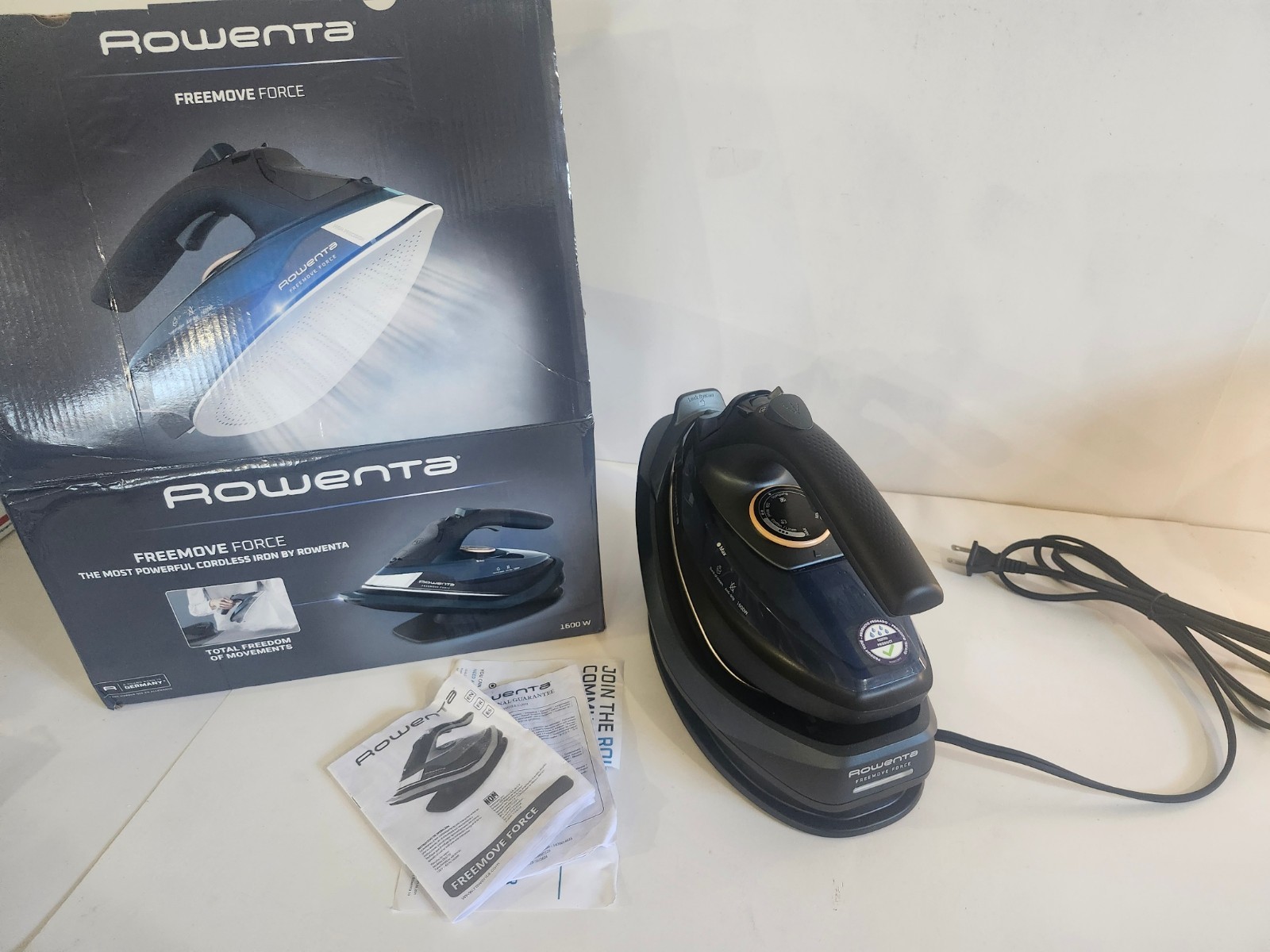 Rowenta Freemove Force 1600W Cordless Steam Iron with Stainless Steel Rowenta Freemove Force 1600W Cordless Steam Iron with Stainless Steel