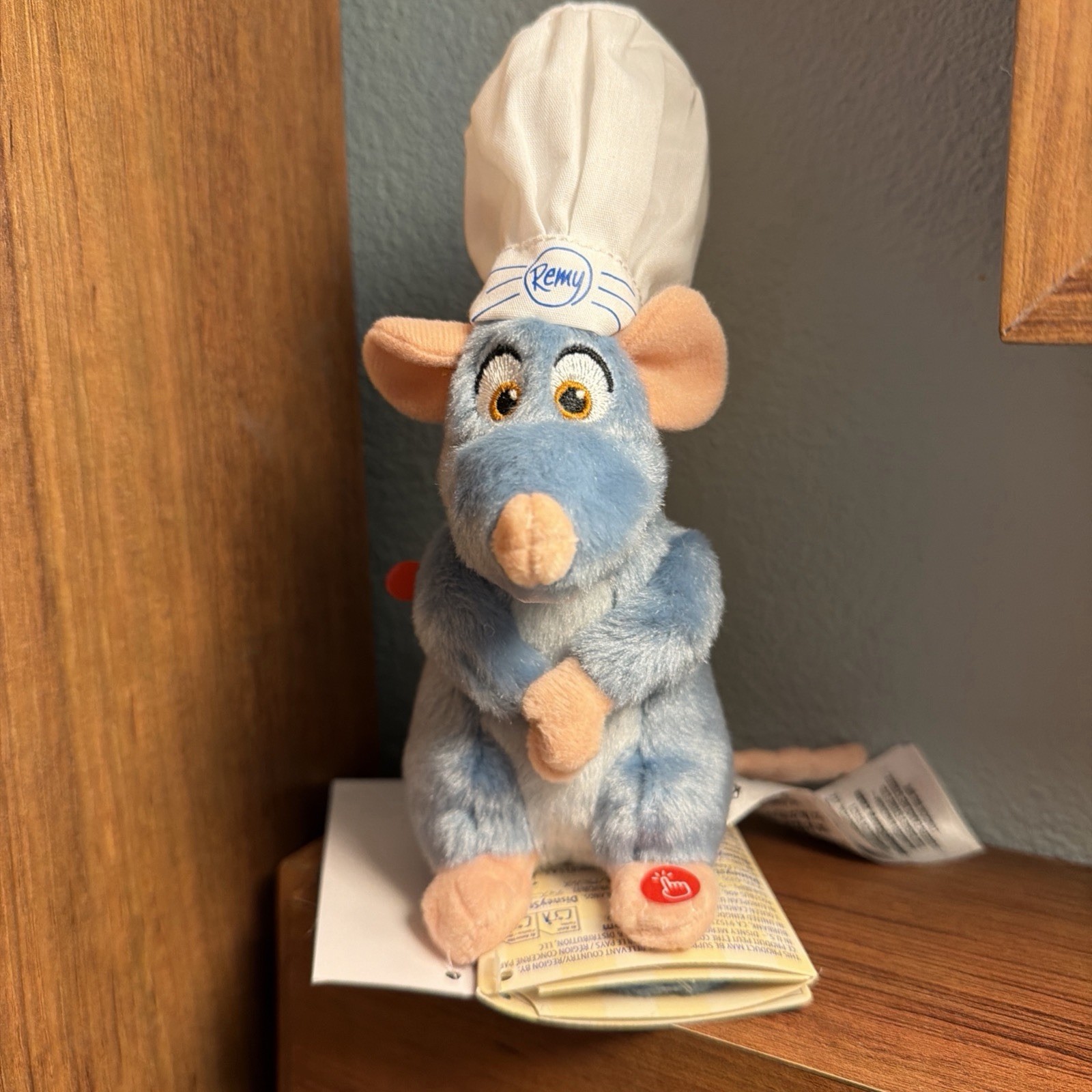 Disney Parks 2026 Remy's Ratatouille Adventure Chef Remy Shoulder Plush W Sounds Disney Parks 2026 Remy's Ratatouille Adventure Chef Remy Shoulder Plush W Sounds