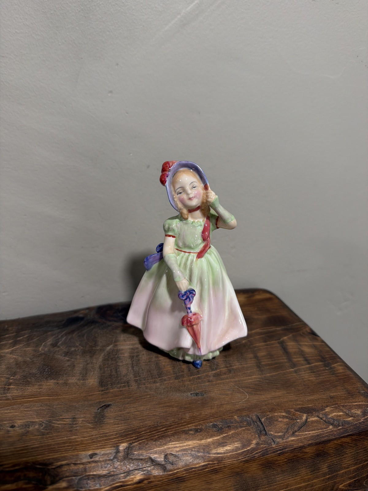 Royal Doulton Babie HN1679 Bone China Figurine Royal Doulton Babie HN1679 Bone China Figurine