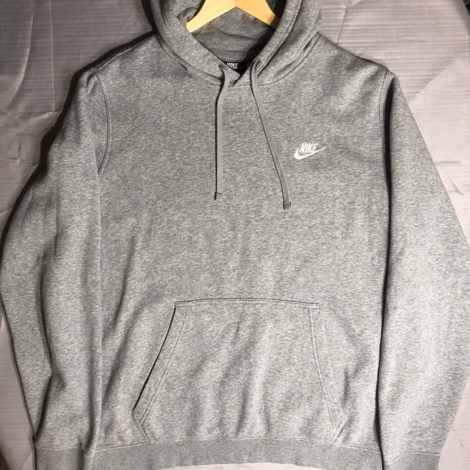 Nike Club Fleece Embroidered Logo Pullover Hoodie Size L 804346-063 Heather Gray Nike Club Fleece Embroidered Logo Pullover Hoodie Size L 804346-063 Heather Gray