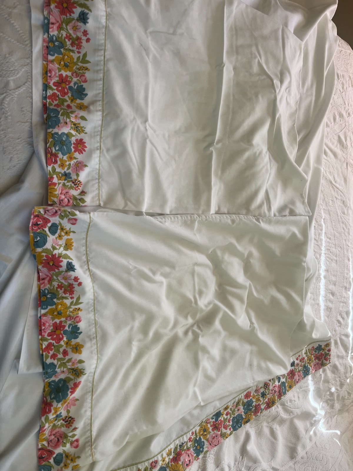 Vintage Muslin Sheet Set Queen cases and top sheet Vintage Muslin Sheet Set Queen cases and top sheet