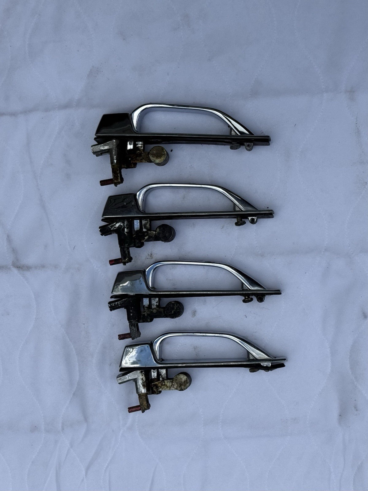 Mercedes w116 door handle REAR - 1167600059 - 300sd 450SEL 280SE 6.9 Mercedes w116 door handle REAR - 1167600059 - 300sd 450SEL 280SE 6.9