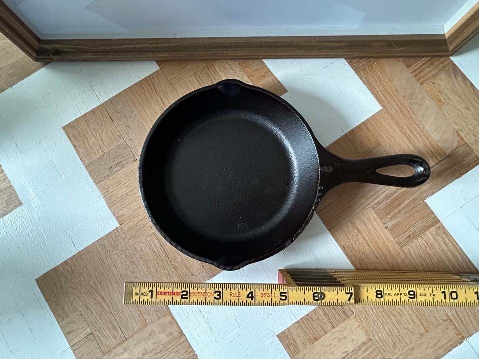 Lodge 3SK Cast Iron Skillet Lodge 3SK Cast Iron Skillet