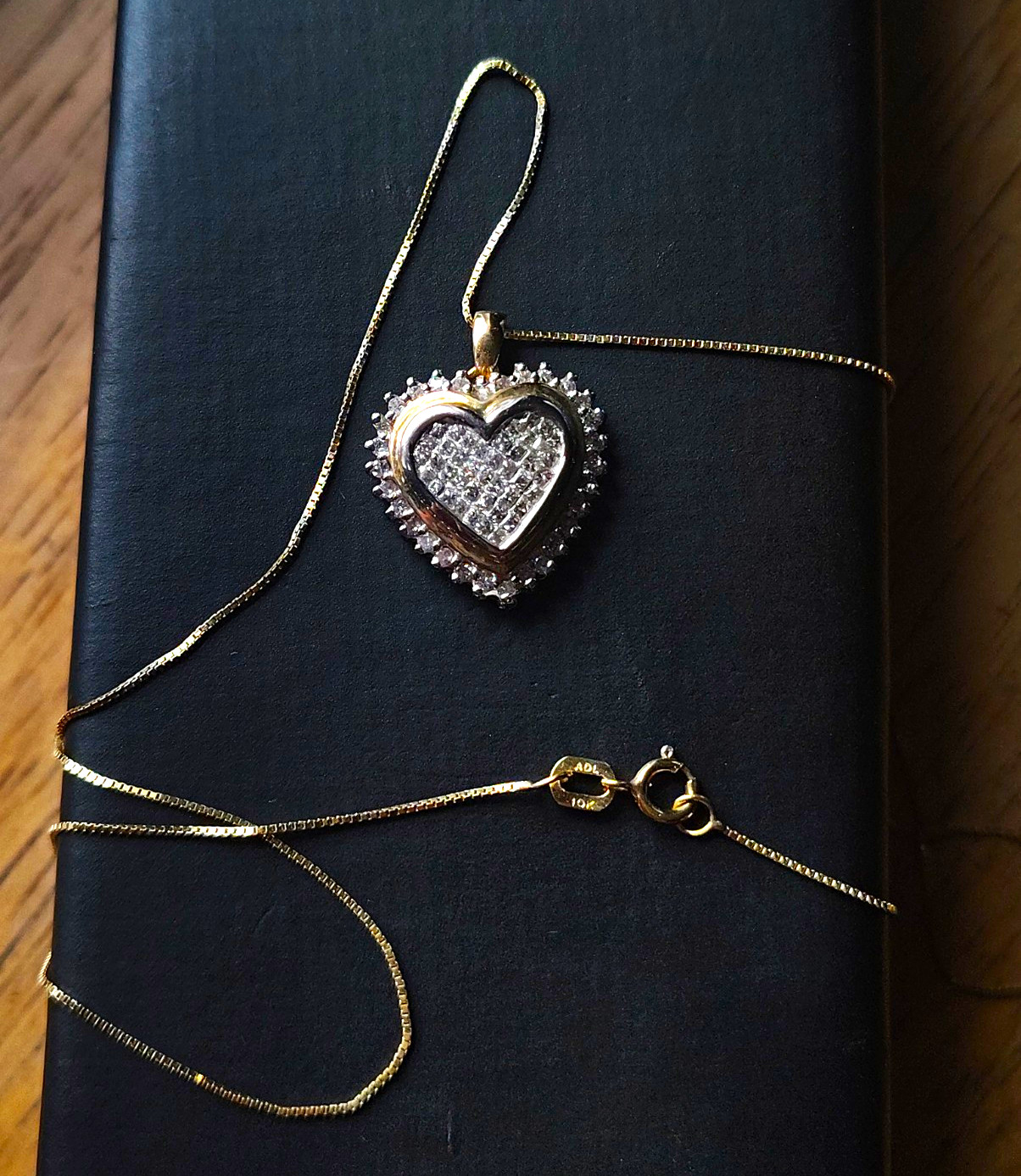 Zales Signed 10K Yellow Gold Heart Diamond Pendant Necklace Box Chain