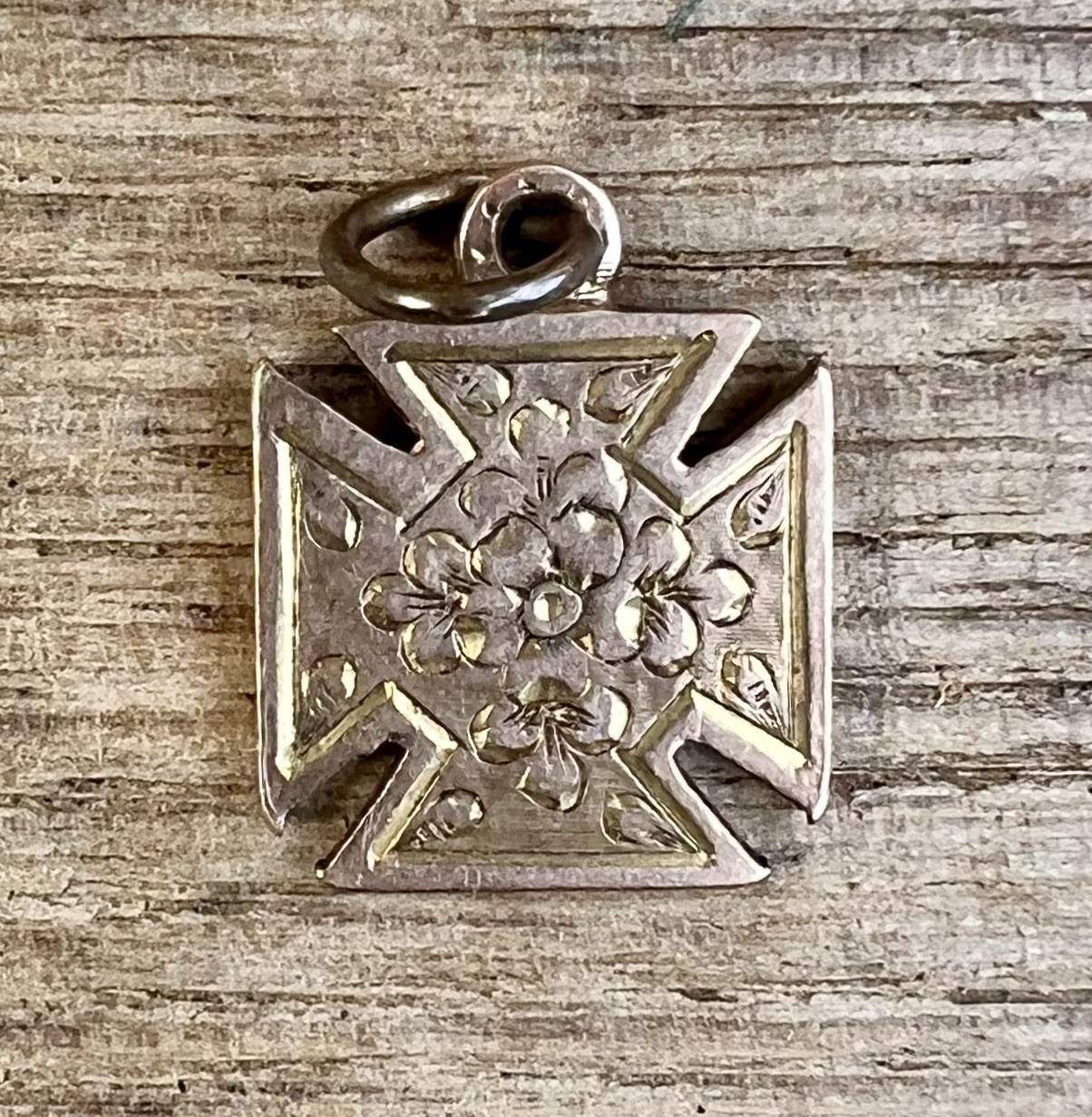 Antique 9ct Gold Maltese Cross Charm Floral Engraved Maud Sept 1910 Edwardian