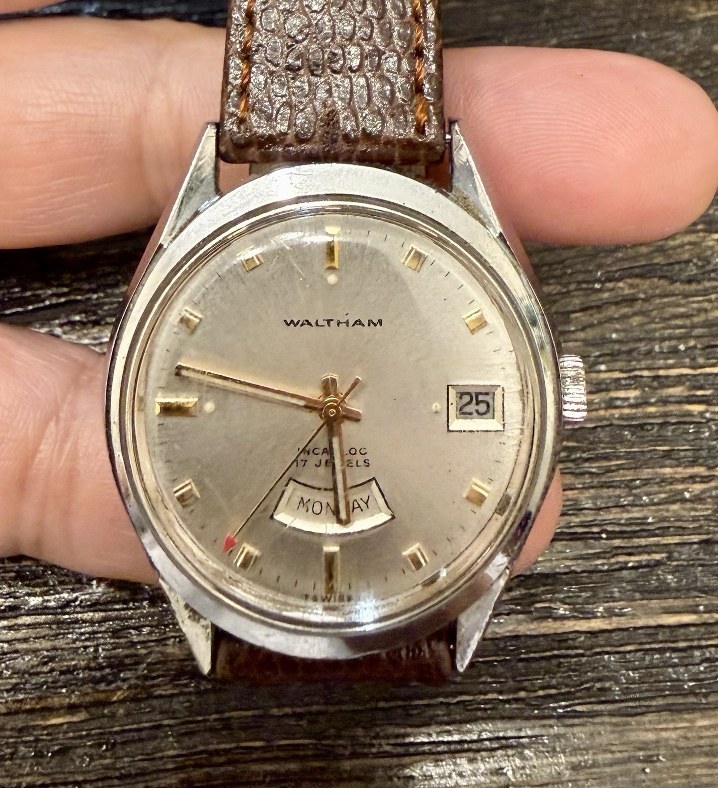 Vintage Waltham Incabloc Dual Calendar 17 Jewels Manual Wind Men's 35 MM Watch