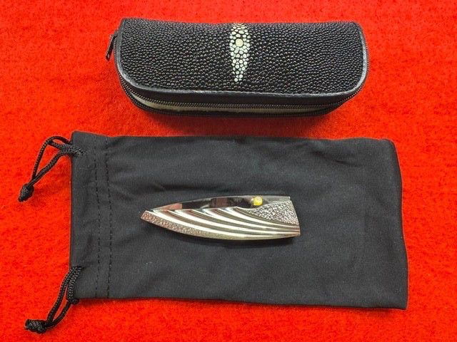 STUNNING CUSTOM KOJI HARA STIPPLED BIRD WING HI-POLISH STEEL LINER LOCK (171)