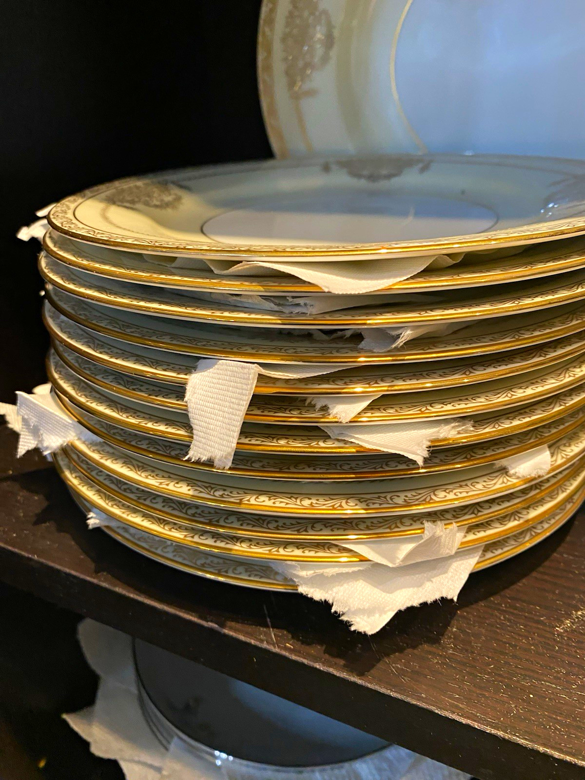 Noritake Bancroft 5481 11” SET OF 12 Dinner Plates Gold Floral Round P Noritake Bancroft 5481 11” SET OF 12 Dinner Plates Gold Floral Round P