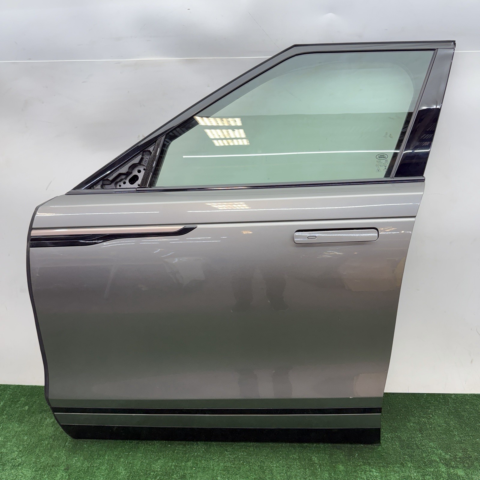 2018-2023 RANGE ROVER VELAR LEFT DRIVER FRONT DOOR SHELL PANEL SKIN OEM 2018-2023 RANGE ROVER VELAR LEFT DRIVER FRONT DOOR SHELL PANEL SKIN OEM