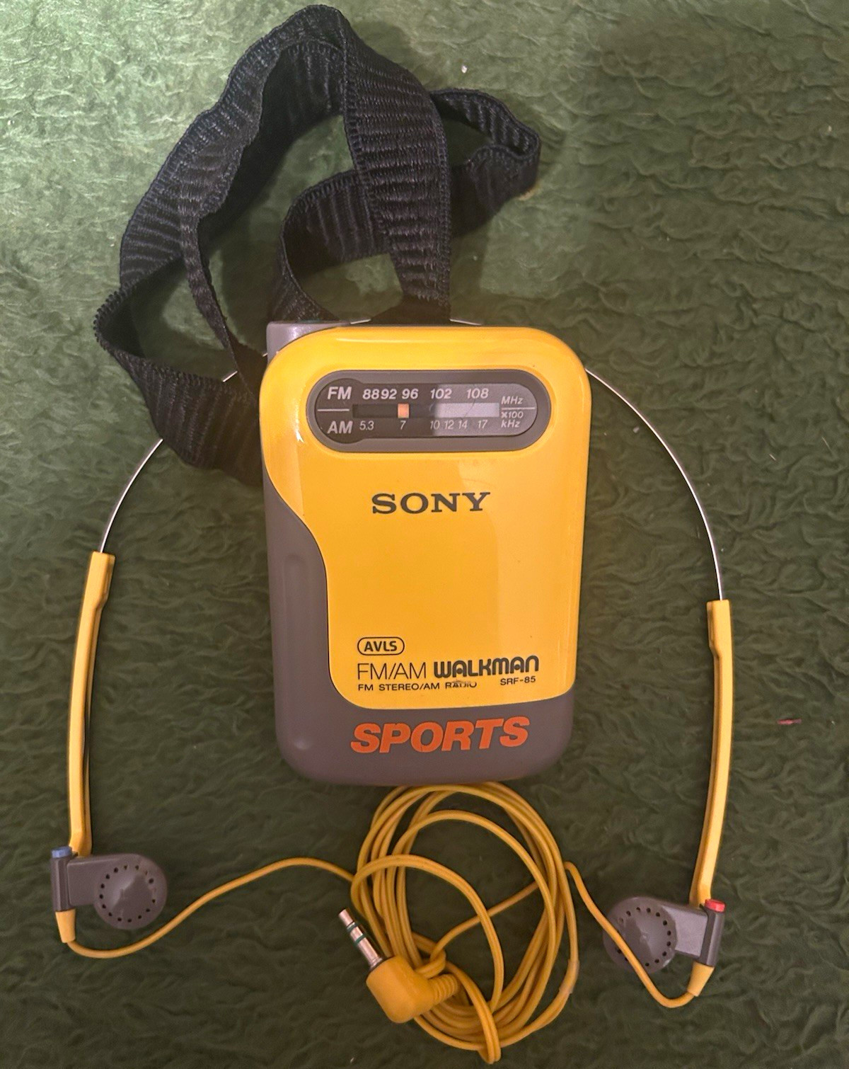 **Vintage Sony Sports FM/AM Walkman – SRF-85 ** **Vintage Sony Sports FM/AM Walkman – SRF-85 **