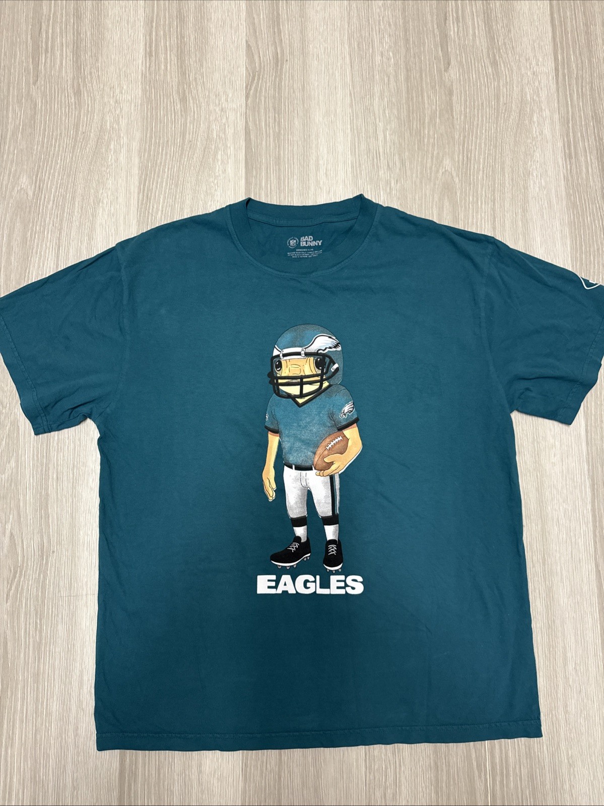 NWOT Men’s Medium Philadelphia Eagles Bad Bunny Short Slee Tee NWOT Men’s Medium Philadelphia Eagles Bad Bunny Short Slee Tee