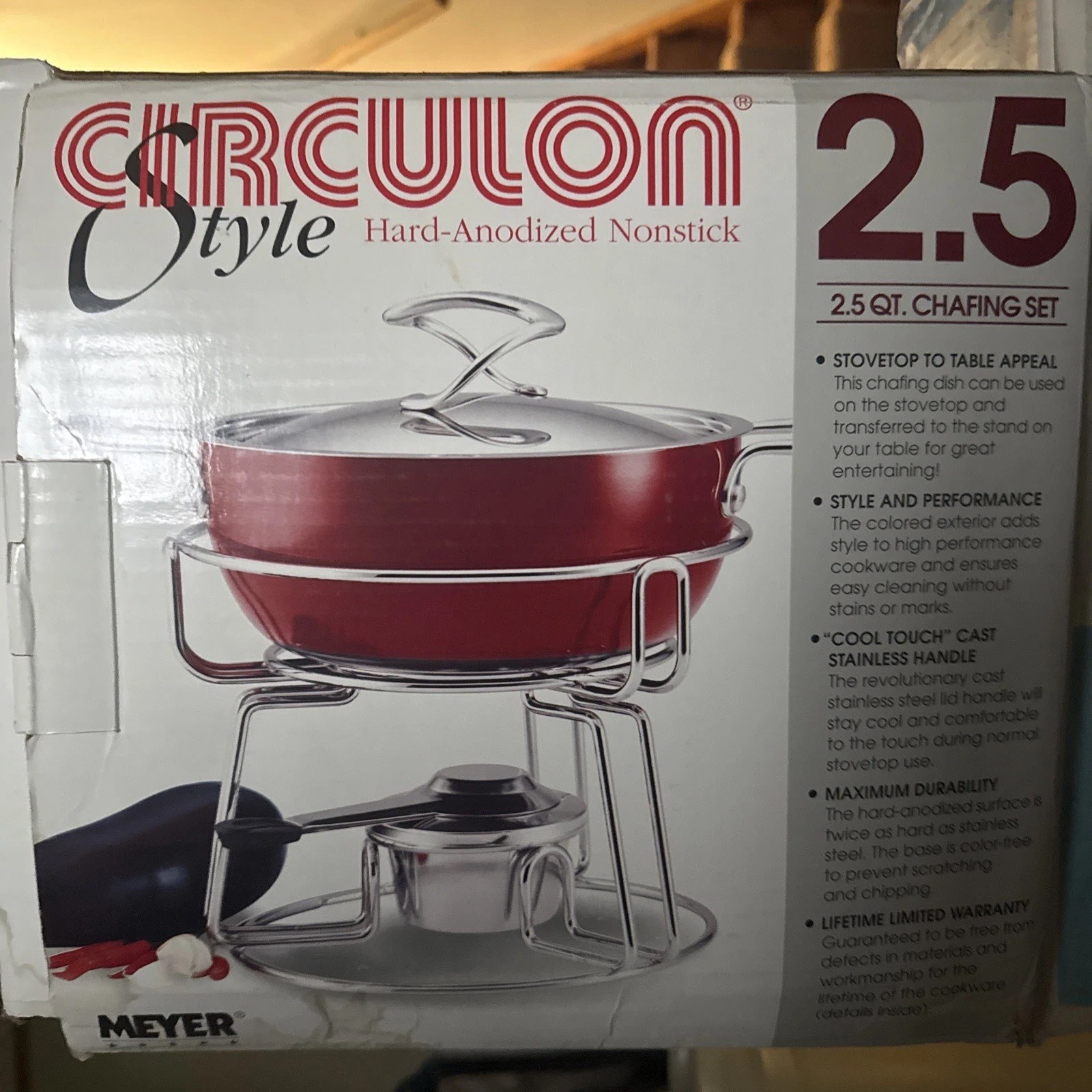 Circulon 2.5 qt. Chafing Set. NEW in box. Non stick. Circulon 2.5 qt. Chafing Set. NEW in box. Non stick.