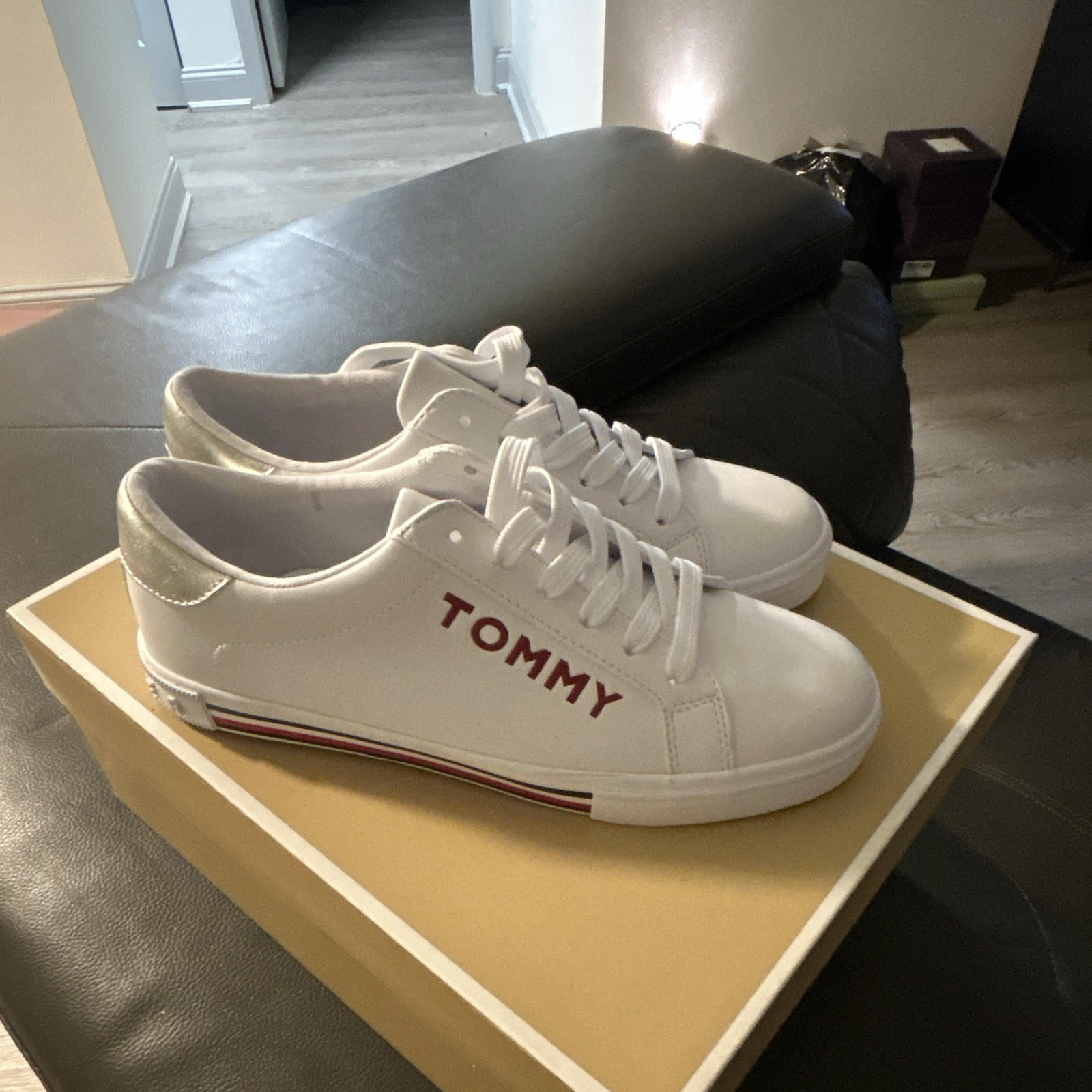 Tommy Hilfiger Men’s White Leather Lace-Up Logo Sneakers Size 7 M