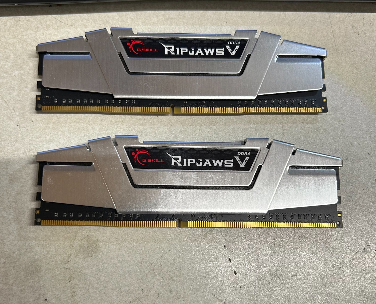 2 G. SKILL Ripjaws V 16GB (2 x 8GB) DDR4 SDRAM Memory Kit (F4-2400C15D-16GVS)
