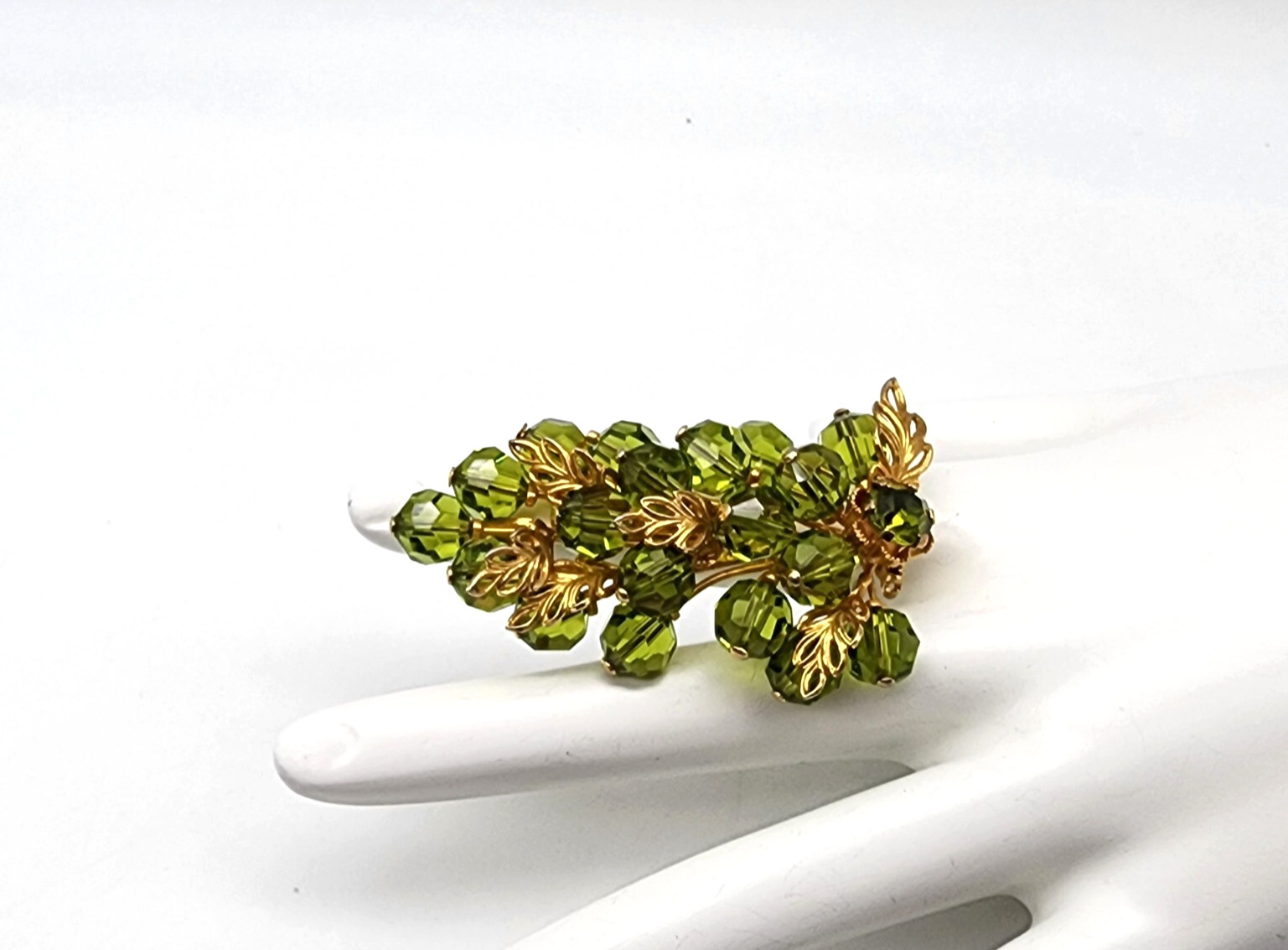 VINTAGE MARKED/SIGNED MADE IN AUSTRIA GREEN FACETED BEADS METAL LEAFS PIN/BROOCH