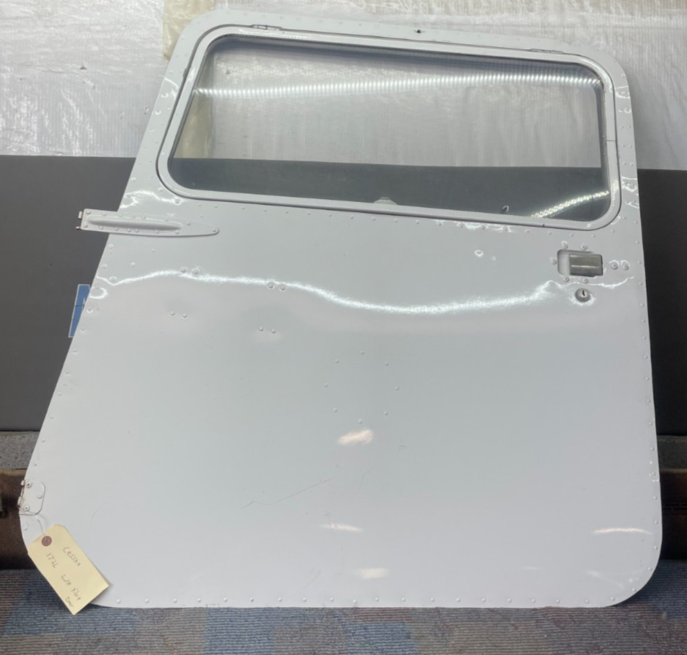 1970 Cessna 172L L/H Cabin Door with Window & Door Latch
