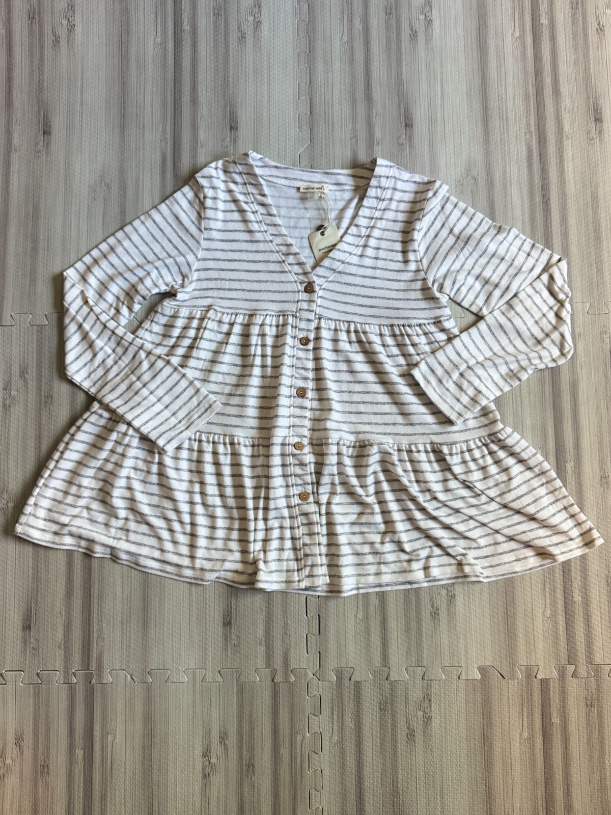 NWT ANDTHEWHY Women\'s Grey Striped Tiered Babydoll Tunic Top NWT ANDTHEWHY Women\'s Grey Striped Tiered Babydoll Tunic Top