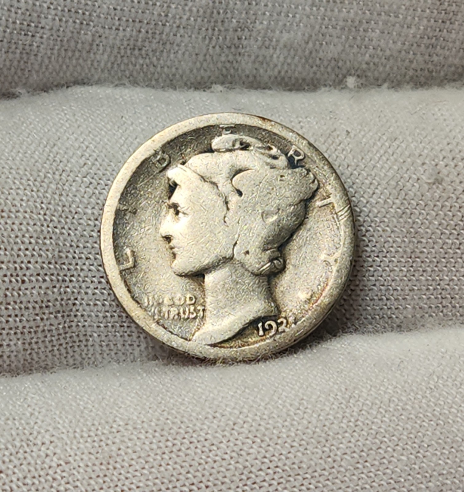 1921 P Mercury Dime 10c Low Mintage Key Date 90% Silver Full Date US Coin M-21BE 1921 P Mercury Dime 10c Low Mintage Key Date 90% Silver Full Date US Coin M-21BE