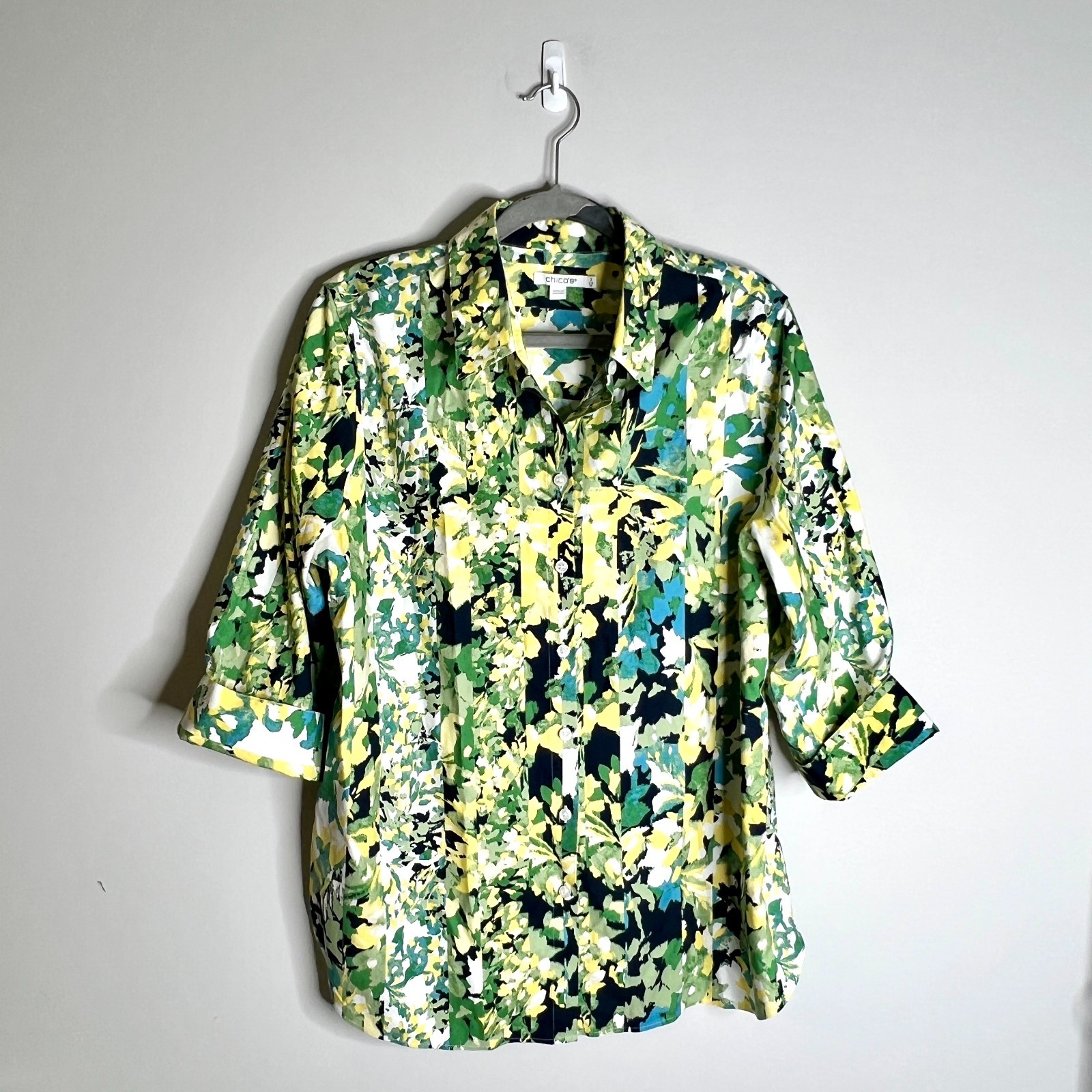 Chico\'s No-Iron Button-Down Top Colorful Abstract Print 3/4 Sleeve Top Artsy 12 Chico\'s No-Iron Button-Down Top Colorful Abstract Print 3/4 Sleeve Top Artsy 12