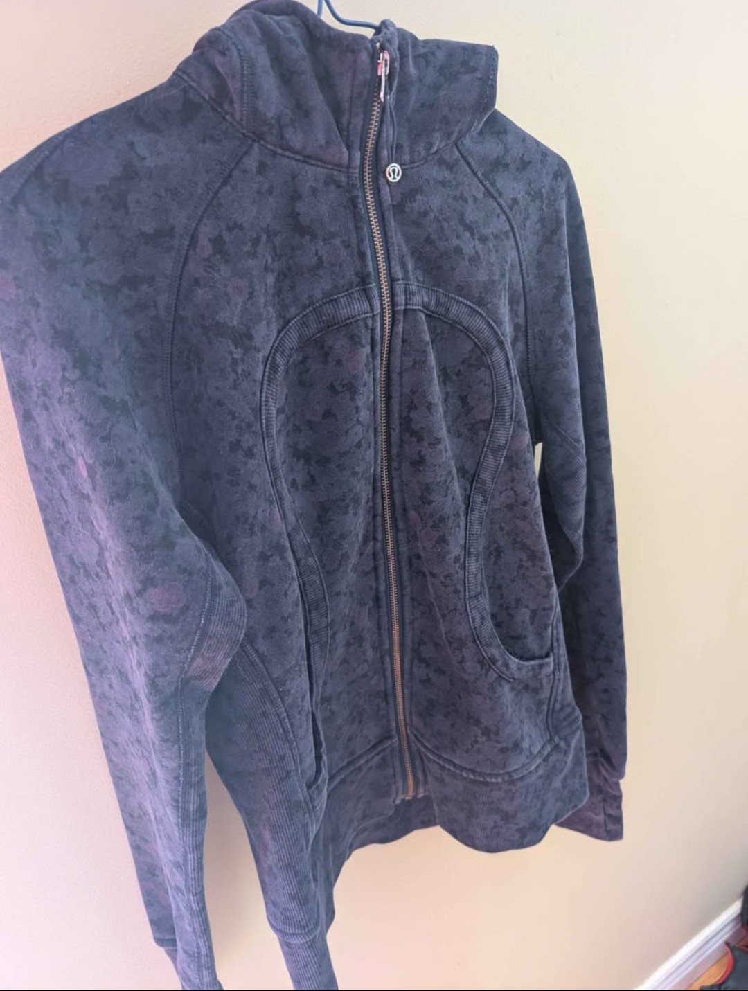 Lululemon Woman\'s Scuba Hoodie IIBiggie Prism Petal Inkwell Black / Inkwell....