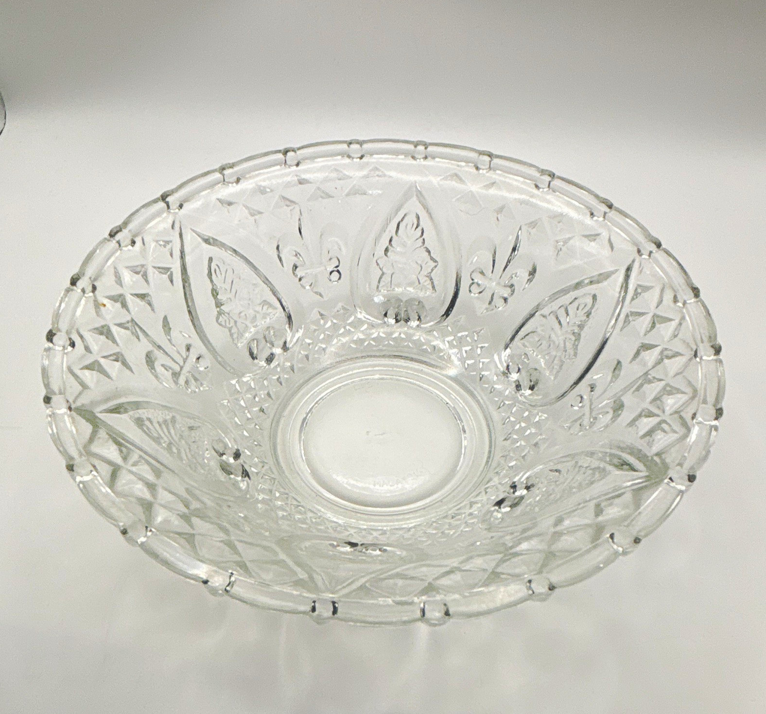 Vintage Pressed Glass Strawberry Fruit Serving Bowl Made in Malaysia Vintage Pressed Glass Strawberry Fruit Serving Bowl Made in Malaysia