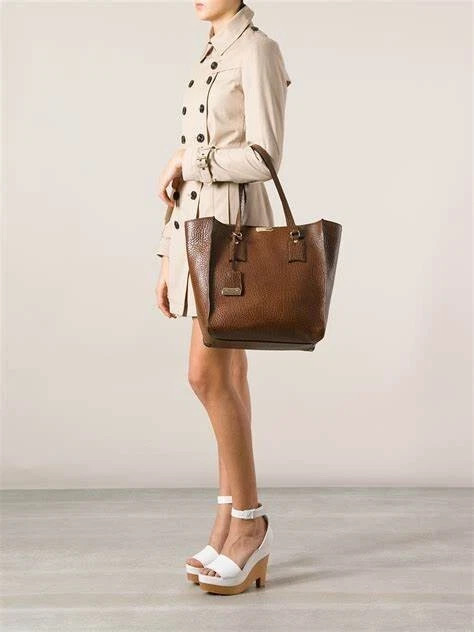 Burberry | Heritage Woodbury Grain Leather Tote Handbag Brown