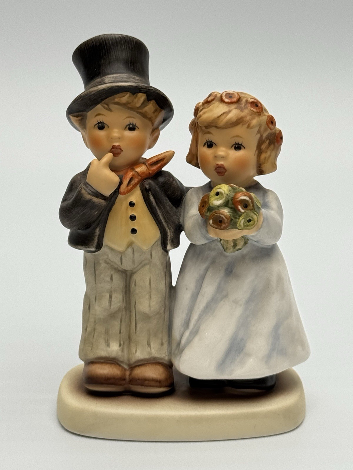 VINTAGE HUMMEL DEARLY BELOVED FIGURINE #2003/ 4.5\ VINTAGE HUMMEL DEARLY BELOVED FIGURINE #2003/ 4.5\