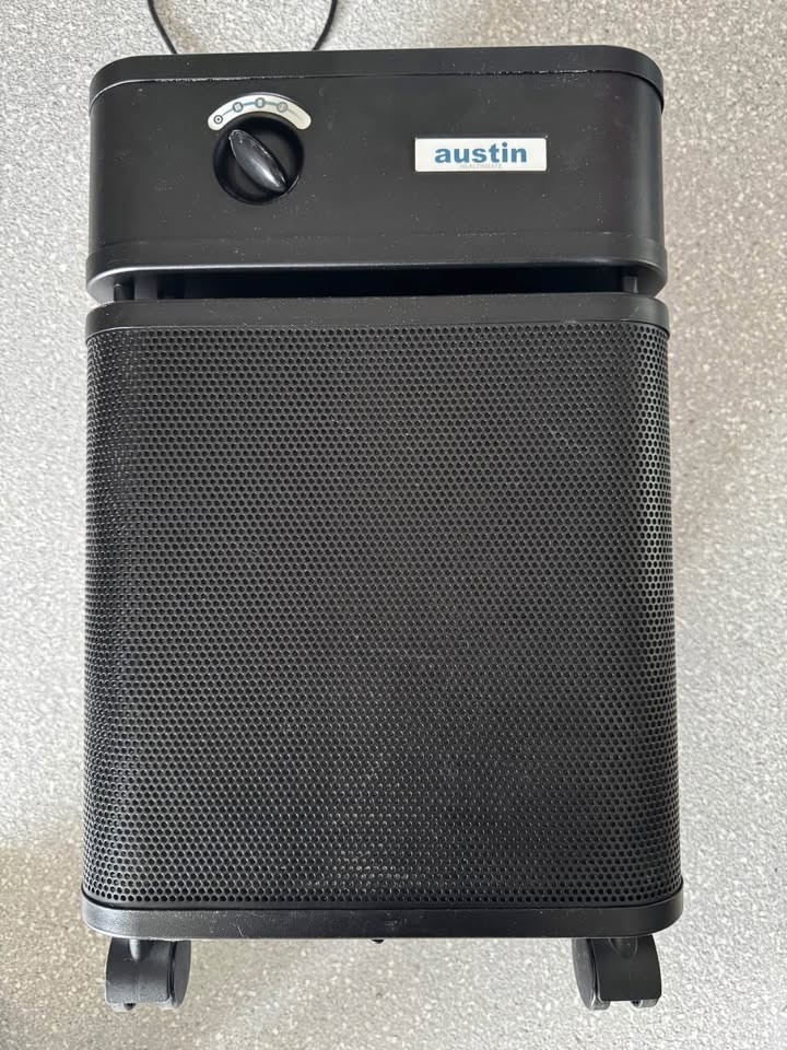 Austin Air HealthMate HM 400 120V 132W Portable Air Purifier - Black