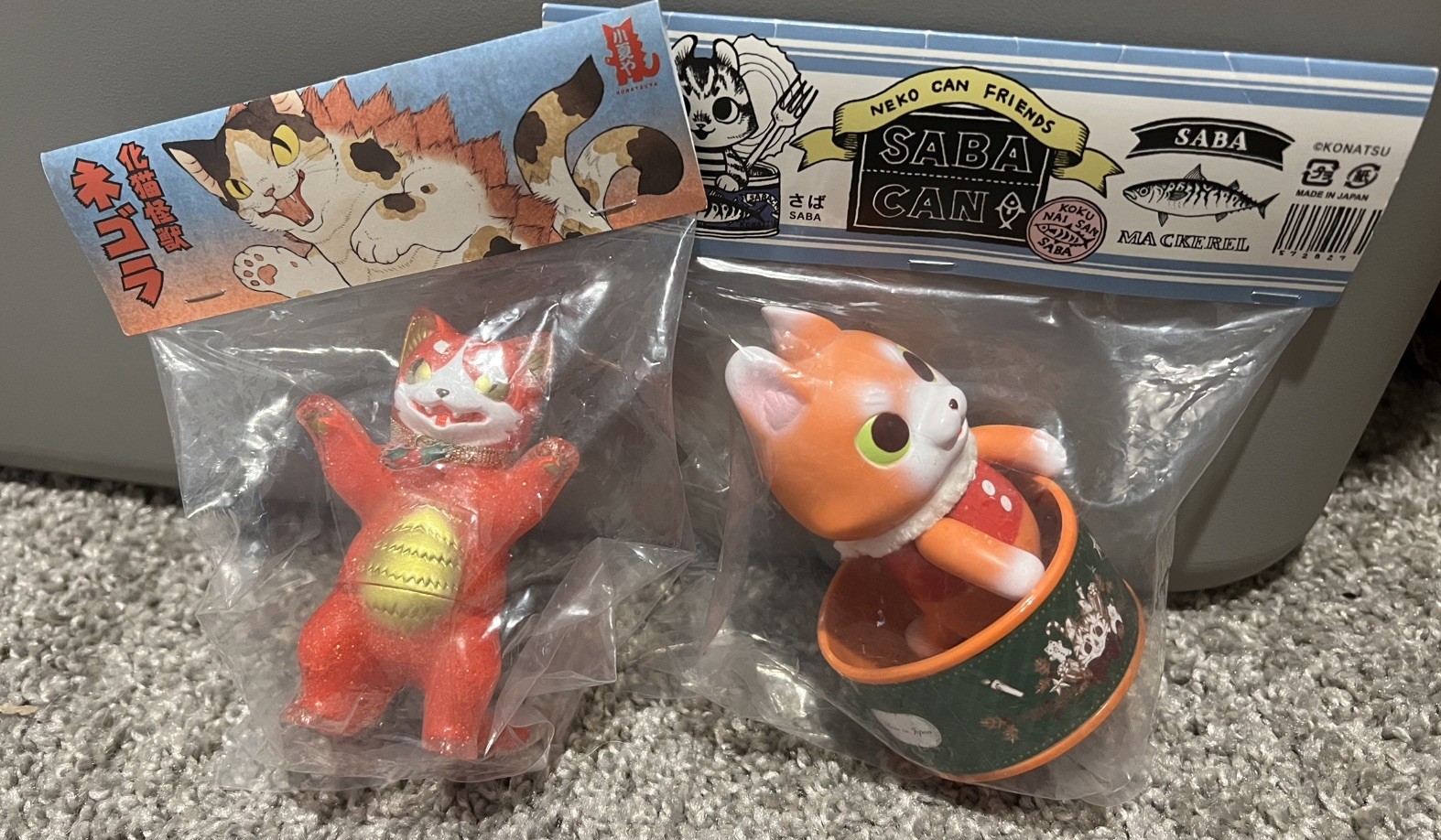 Konatsuya Holiday Red Glitter Negora & Christmas Neko Saba Can Cat Konatsu