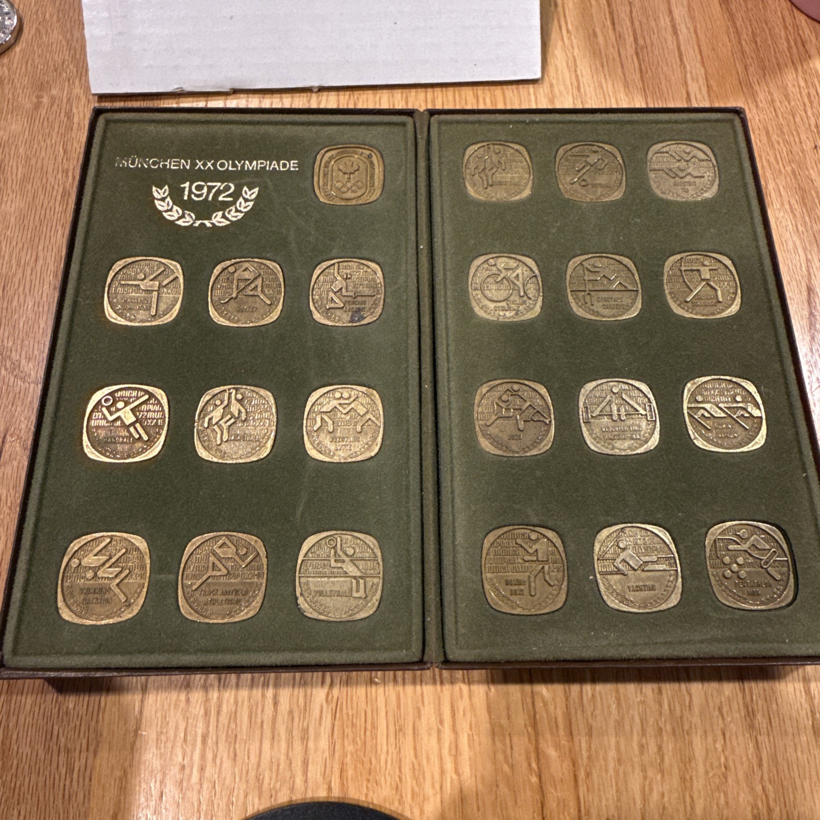 Canada 1972 Munich Olympics Cased Bronze Medallions Souvenir Set