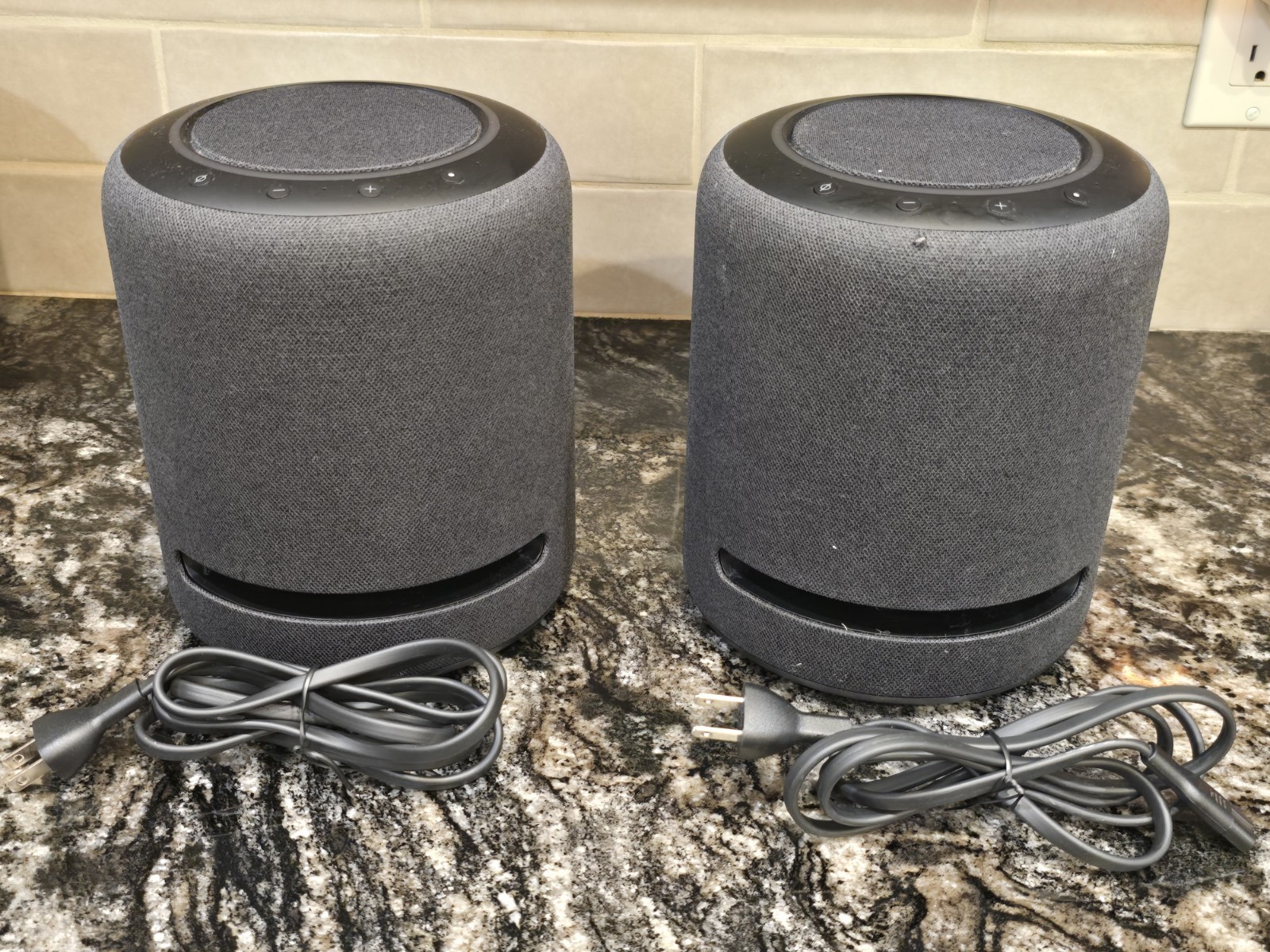 Amazon Echo Studio Alexa Smart Speaker Dolby Atmos Gray Wi-Fi/BT O2T2V3