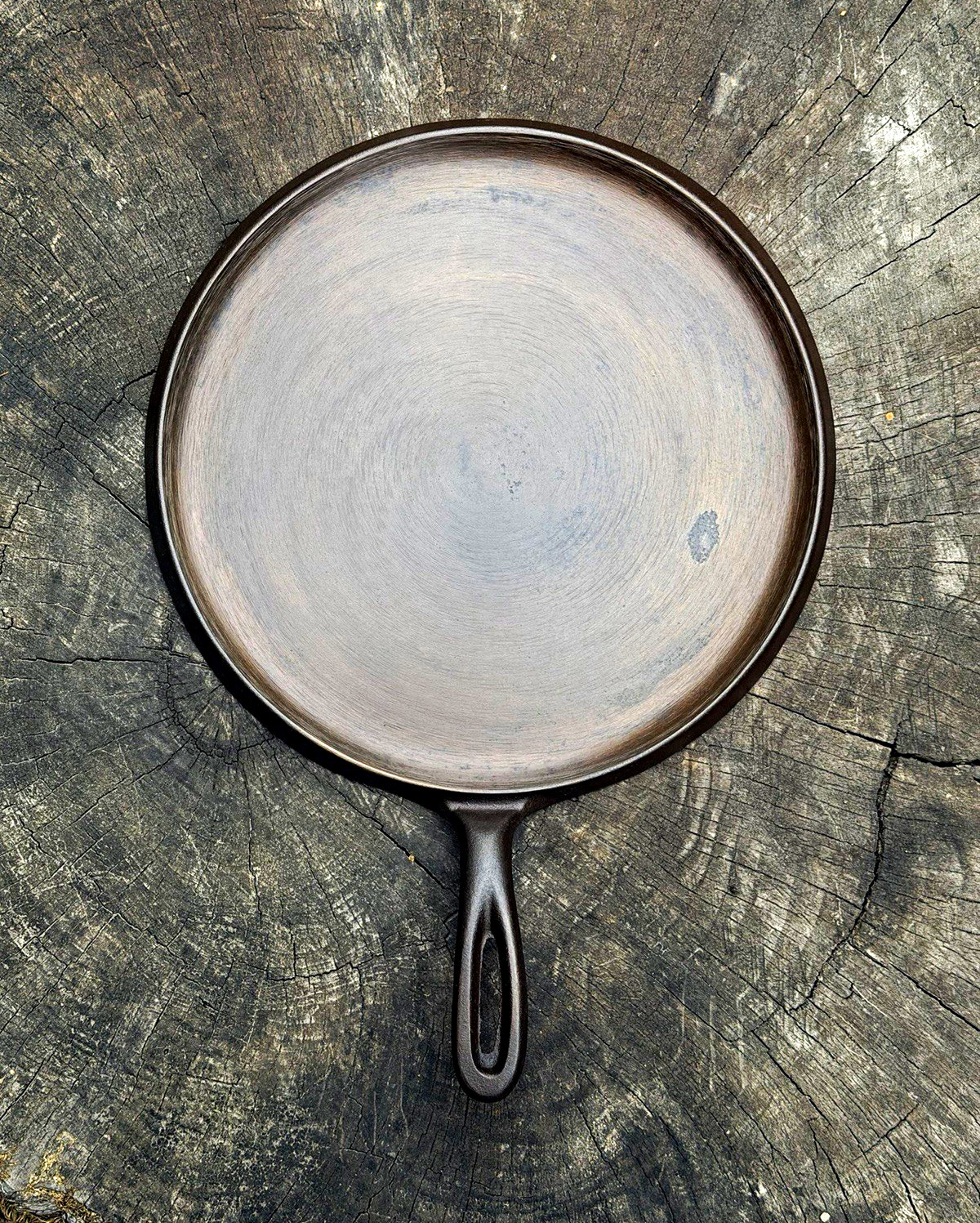 Vintage Lodge No. 9 Cast Iron Round Griddle Vintage Lodge No. 9 Cast Iron Round Griddle