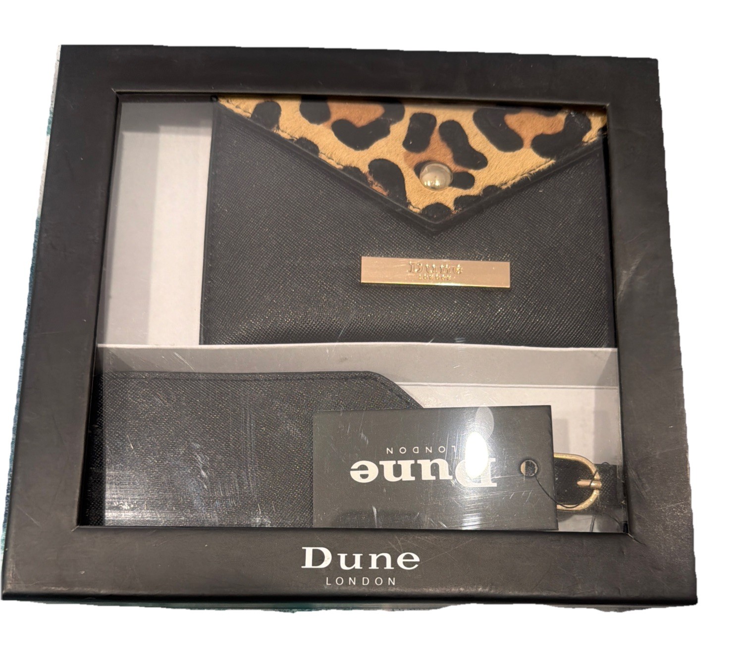 Dune London Passport and Luggage Tag Set Black Leopard Print New In Box Dune London Passport and Luggage Tag Set Black Leopard Print New In Box