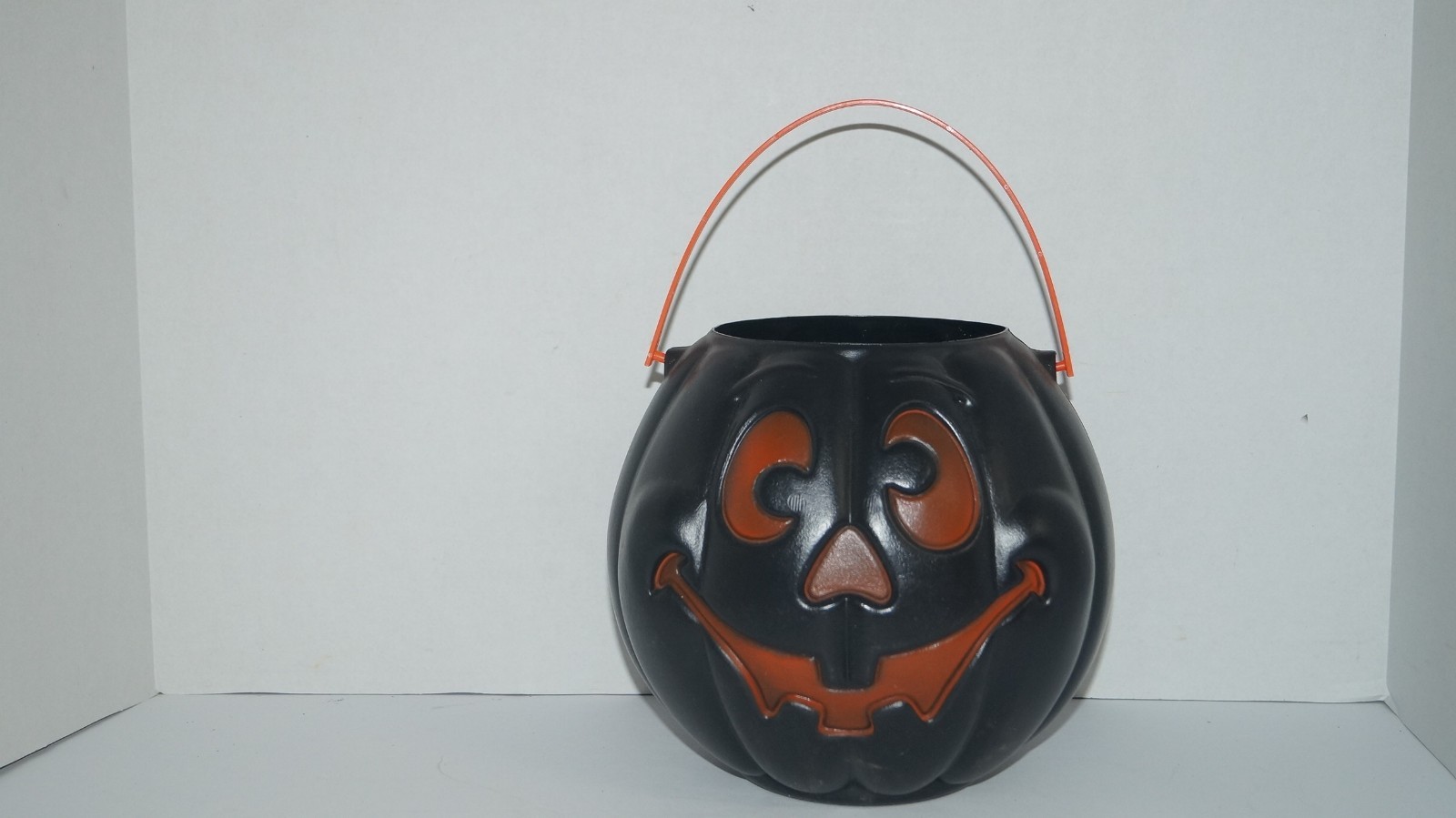 1997 Halloween Black Orange Pumpkin Blow Mold Trick Treat Pail Grand Venture USA 1997 Halloween Black Orange Pumpkin Blow Mold Trick Treat Pail Grand Venture USA