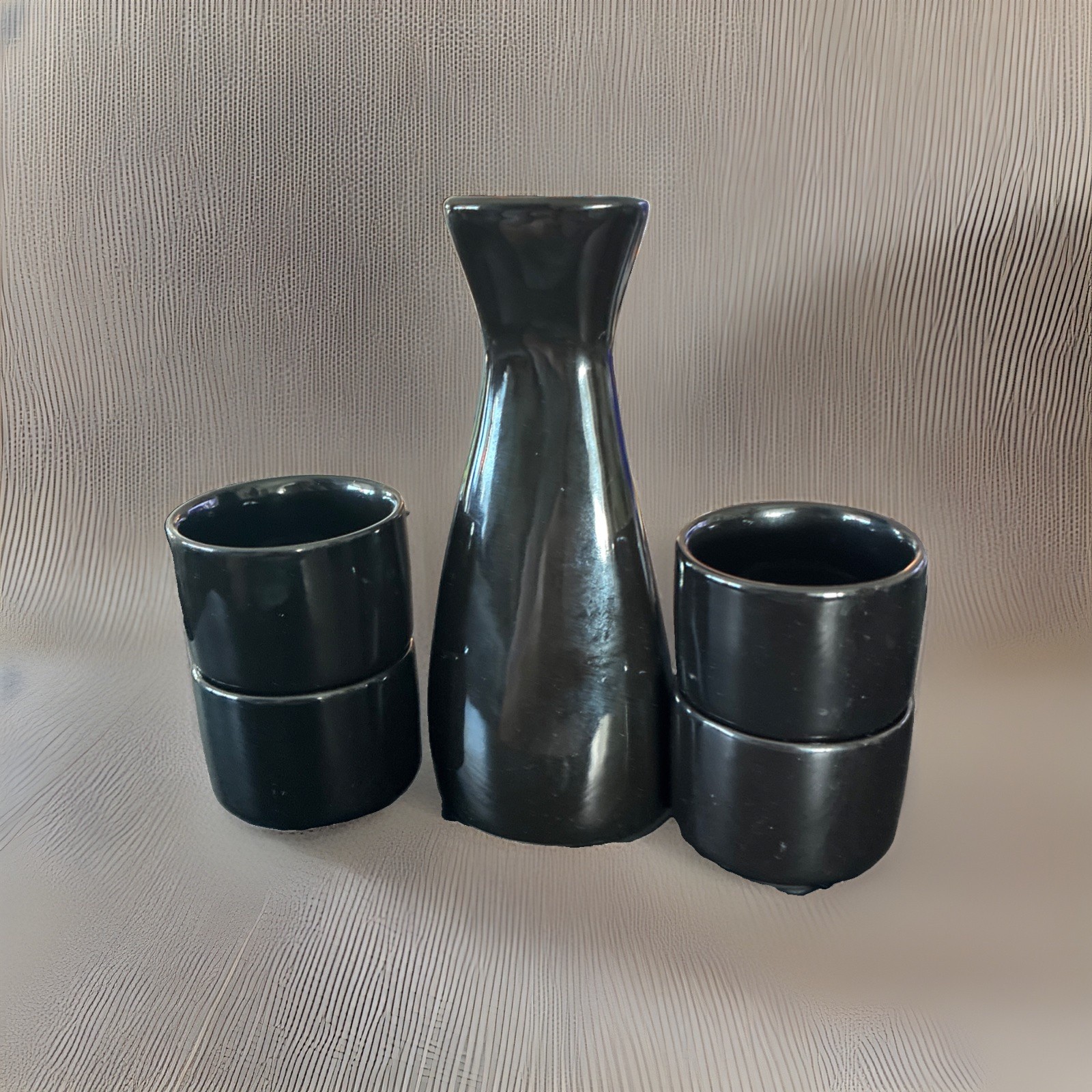 Durable Ceramic Japanese Sake Set 1 Tokkuri Bottle & 4 Ochoko Cups Durable Ceramic Japanese Sake Set 1 Tokkuri Bottle & 4 Ochoko Cups