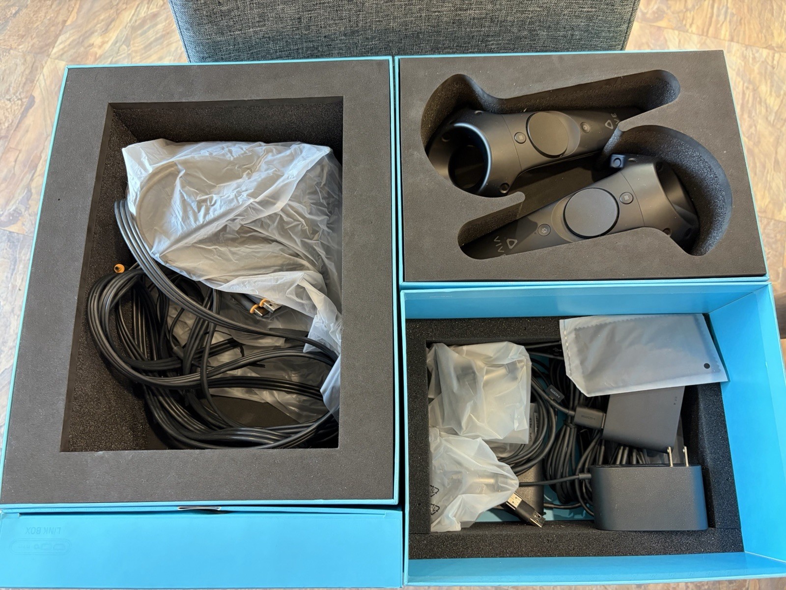 HTC Vive (1st Generation) VR Headset System HTC Vive (1st Generation) VR Headset System
